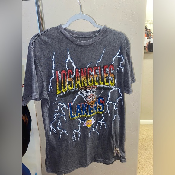 Brand new mitchel and ness shirt size med never worn - Picture 1 of 3